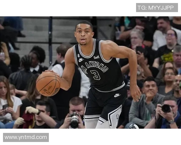 文班亚马新秀赛季表现抢眼场均20分10篮板3盖帽领跑联盟新秀榜