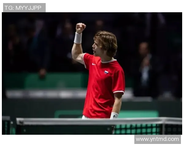 纳达尔与沙波瓦诺夫激战正酣谁能在网球赛场上笑到最后 纳达尔与沙波瓦诺夫激战正酣谁能在网球赛场上笑到最后